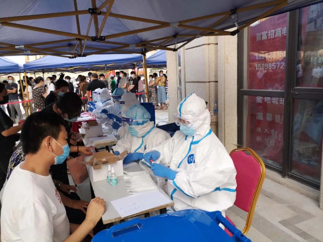 护士|现场泪流满面,核酸检测采样人员被彻底“打败”