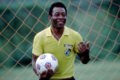 梅西▲梅西各种数据都很华丽，为何很多球迷就是不承认他是历史最好呢？