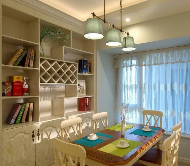 优雅大气的餐厅空间，怎能少了一个这样的餐边柜！