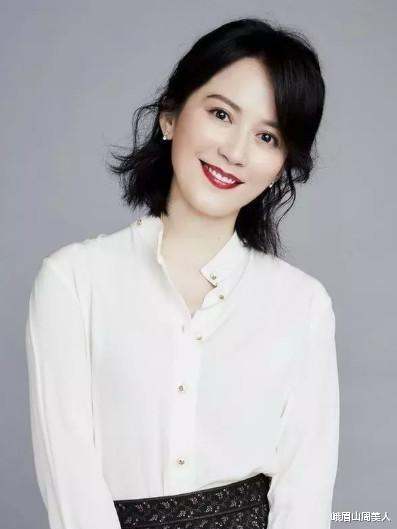 发型|?女人过了50就别再留“黑长直”了，试试这4种发型，阿姨变回姐姐