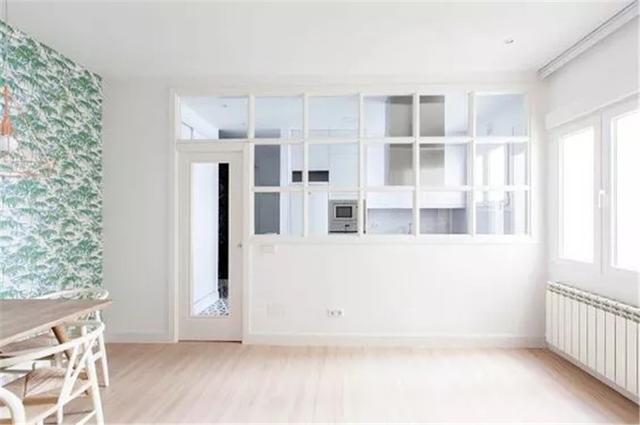 []日本人喜欢在家里开小窗，但窗户又小还不怎么通风，这是有啥用？