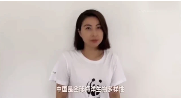 【郭晶晶】郭晶晶剪了短发，人都变时髦了，不再有之前的乡土气息！