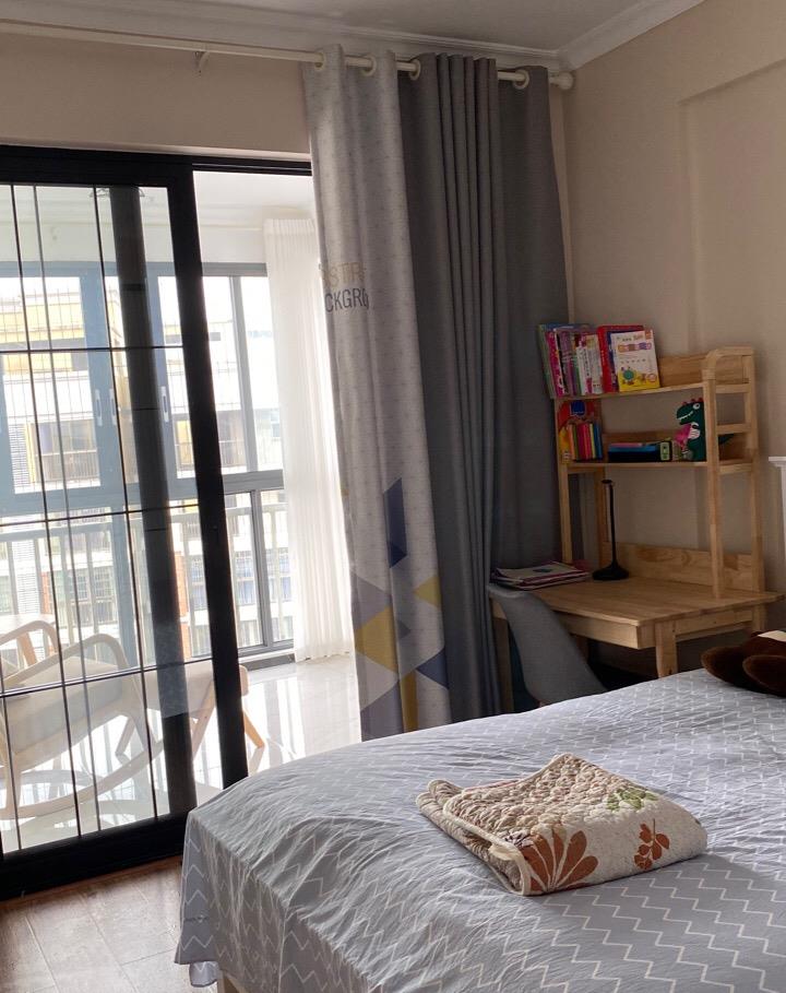 【】越来越多人不做吊顶，不做电视墙，看看她家装修，简约又漂亮！