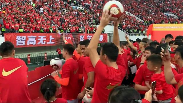 「上海上港」再给其他中超球队上一课！上港3外援回归时间点巧了，就差10分钟