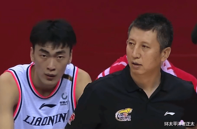 『辽宁男篮』CBA争冠豪门轰然倒塌！坐拥7大国手却被全华班打爆，冠军教头惨遭球迷炮轰