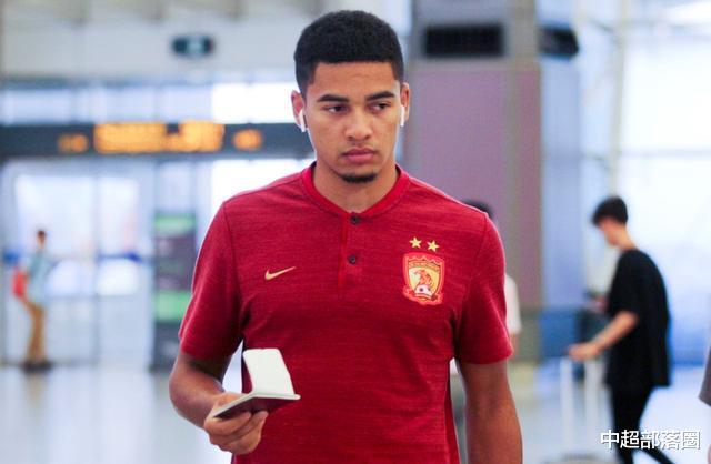 #国足#曝国足中卫重组！李铁放弃一打法，00后国脚遭弃恒大铁卫还是主力