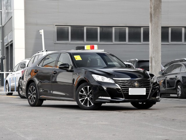 丰田皇冠|又一豪车倒下了！从80万跌至23万，连螺丝钉都是精品，却无人问