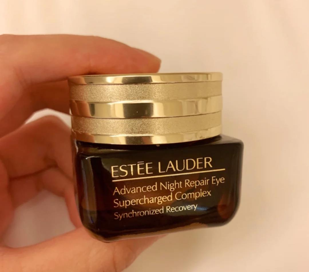 「眼霜」口碑超好眼霜测评：小棕瓶抗蓝光，兰蔻淡纹好，后两款有钱人用！