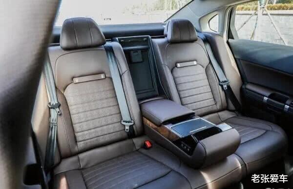 「雪铁龙C6」一箱油1016Km,双层隔音比奔驰E安静,从56万跌到17万,仍没人懂