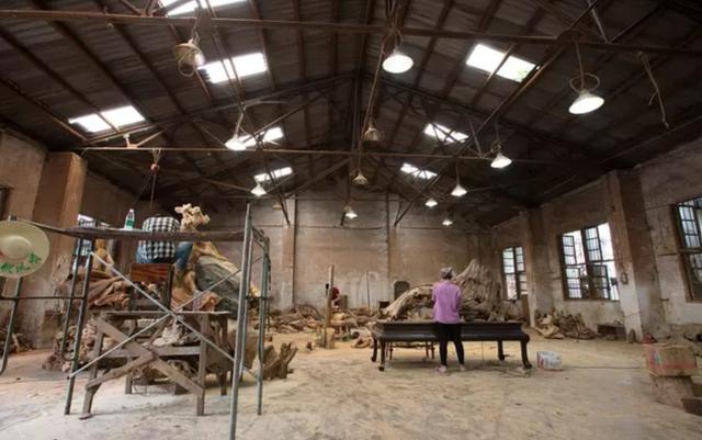 墨语笙歌|小伙雕刻15米“巨型雄狮”，没1000万不愿出售，最后结局如何？