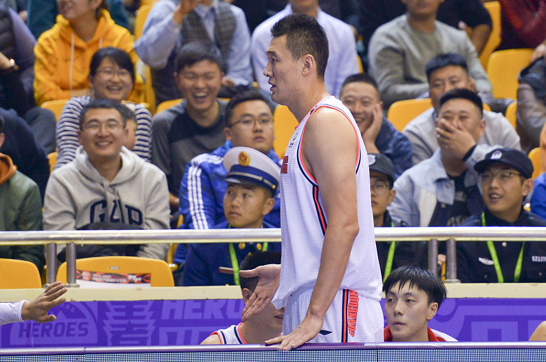 广东男篮▲宏远夺冠阵容最后一人归队，虽助力易建联，却更该退位让贤