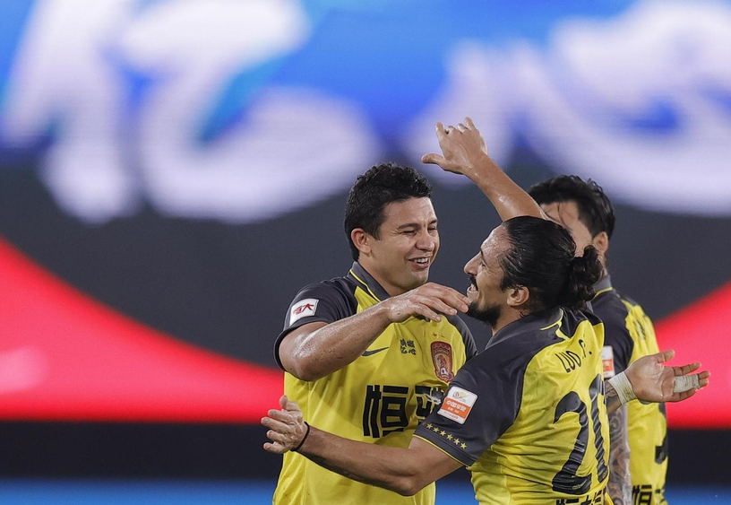 广州恒大|恒大挖到宝！鲁粤战董路盛赞恒大外援，许家印花176万太值了