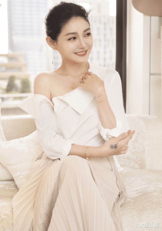 大S■大S也“装”不住了？二胎后发福明显，生图三层下巴的脸好真实