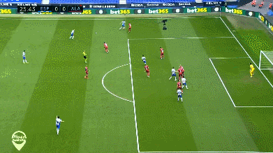 「武磊」武磊致敬马拉多纳！演“上帝之手”破门，对手集体投诉，裁判出牌