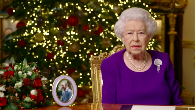 少年夫妻老來伴！英女王發表聖誕演講，罕見獨秀菲利普親王照片-圖6