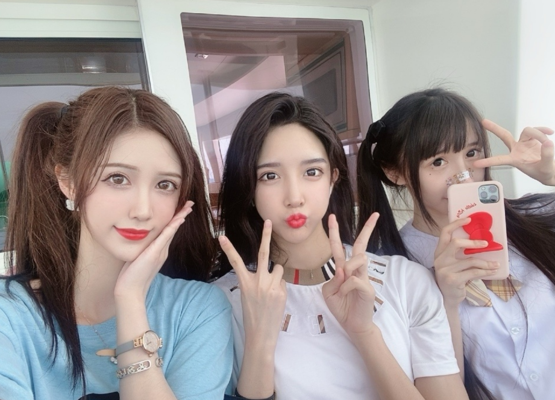 【蔡萝莉】蔡萝莉相邀4位网红美女三亚游，合拍全程不露脸，网友：自卑了？