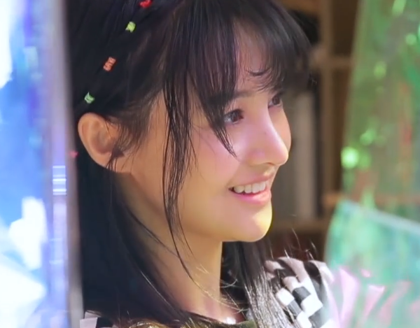 郑爽▲郑爽全素颜上真人秀，脸上的瑕疵暴露无遗！真不怪节目组故意黑她