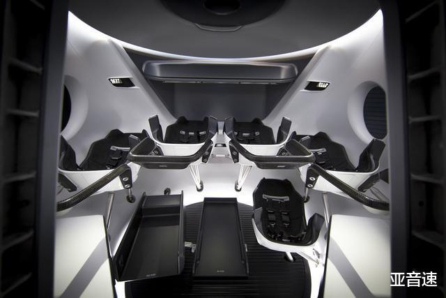 『龙飞船』从龙飞船成功发射看航天工业美学设计，豪华内部装潢并非画蛇添足