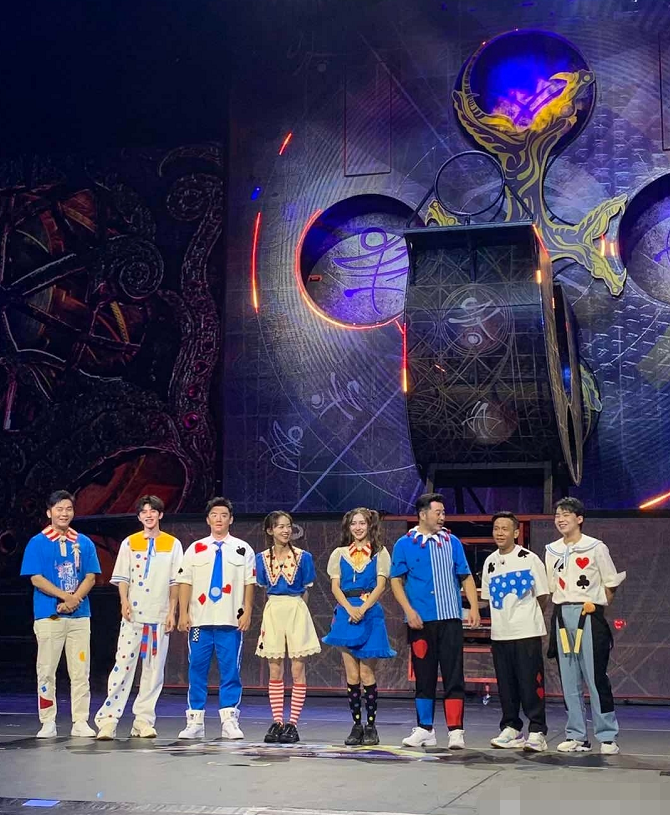 『吴谨言』吴谨言baby越来越像?当两人录制综艺穿同款衣服,才知道baby为啥火