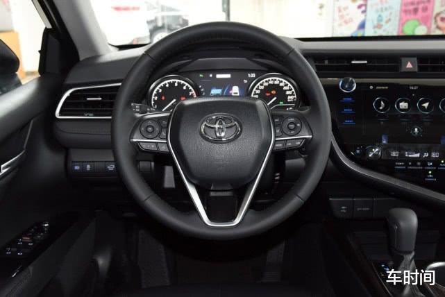 『丰田凯美瑞』丰田凯美瑞提车记，车主：省心省油，大家看看我的价格买贵了吗？