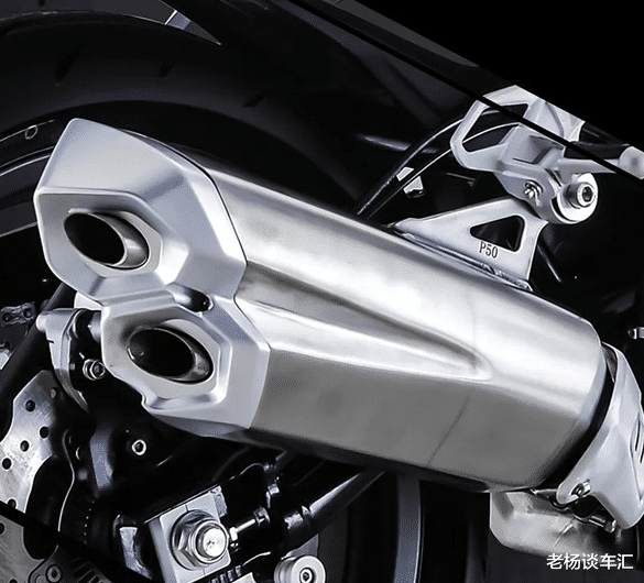 贝纳利|贝纳利中量级仿赛，300双缸水冷引擎26kW，前后4活塞卡钳配ABS