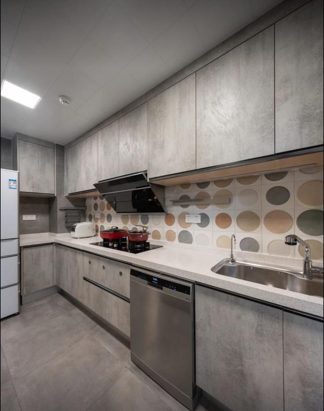 |有墙不见墙的“木”艺设计，利用原木+白，打造轻松的家居环境！