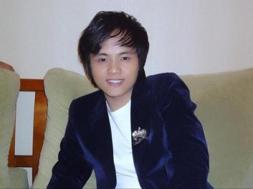 郑源|19岁靠唱歌一天赚一万元，春晚都请不动他，却没人敢说他耍大牌