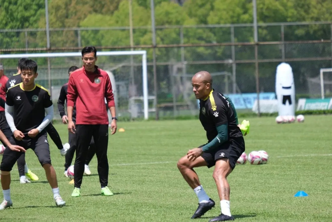 杭州绿城▲浙江绿城新主场震撼亮相，球队或在这里重返中超，已集齐最强阵