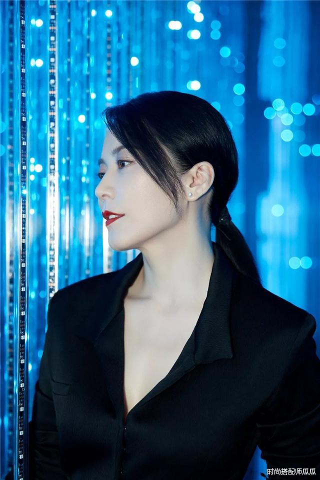 发型|奔五的女人，这3款“发型”尽量不要留，土气又显老，还显脸大