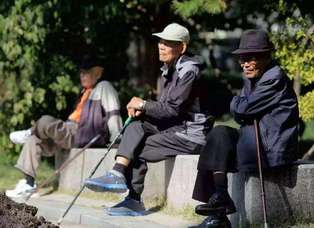 【老龄化】老龄化严重！当14亿人口变7亿，将会出现什么样的后果？