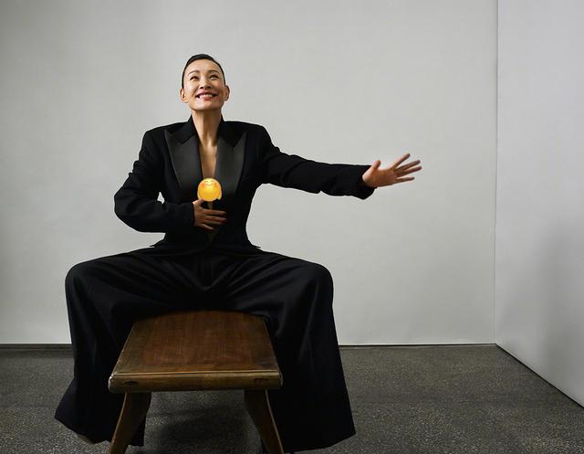 教师|陈冲都快60岁了，但身材却好似“二次发育”，说她30都有人信