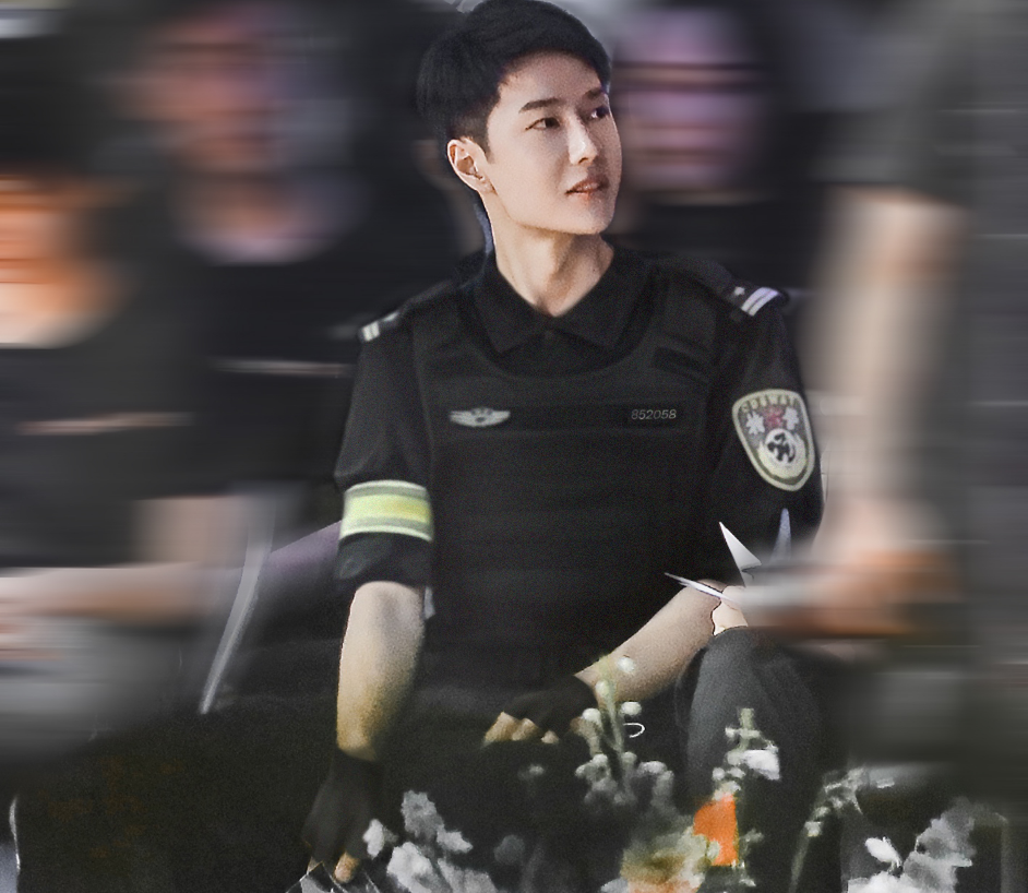 『王一博』《天天向上》王一博点评险些揪秃仙女笔，表情可爱脖子红印成亮点