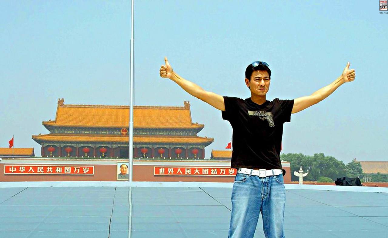 刘德华|4位明星的天安门前留影，唯独刘德华照相时，天安门前却空无一人