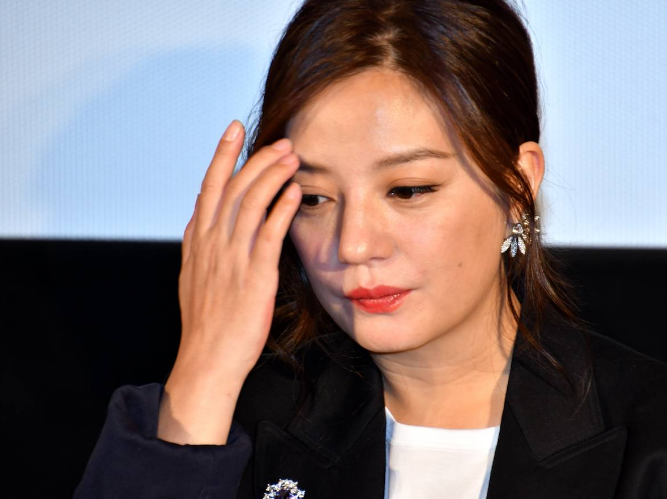 赵薇:当初爱赵薇爱得死去活来,分手时却当众打了赵薇,如今却沧桑如此