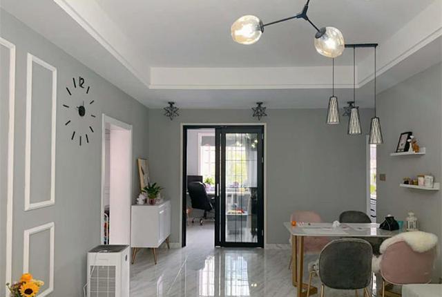 『』新房入住一个月后，越来越喜欢待在家，电视墙花不到200块太美了