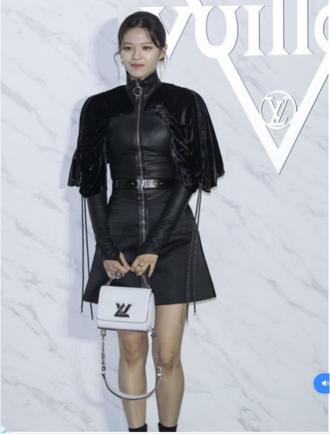 迪丽热巴|比美输给热巴！离开韩式滤镜，韩国女星连自家的媒体镜头都扛不住