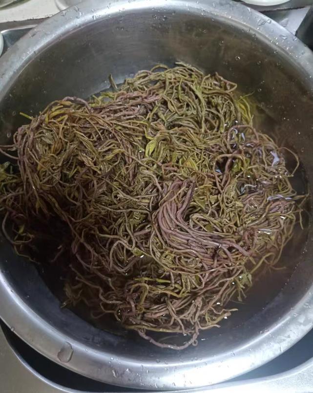 菱角|这菜南方很常见，长相不好看，比吃肉还香，常吃不长胖，长颜值