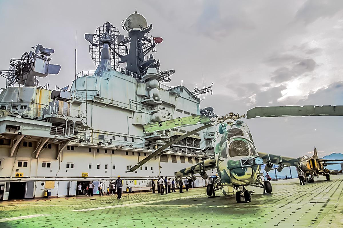 瓦良格：我国买了4艘航母，为何只有瓦良格号改造成功？其他几艘也没浪费