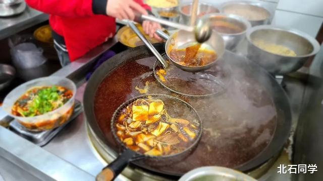 「色达」疫情后的旅行，川西自驾全攻略，看墨石奇观、震撼贡嘎、天堂色达