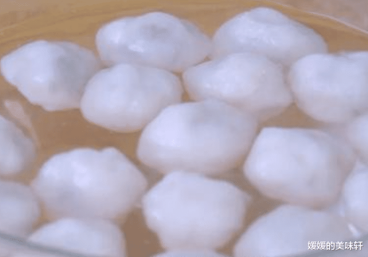 鱼丸|想吃鱼丸不用买，教你自制技巧和方法，从鱼肉到鱼丸，步骤详细