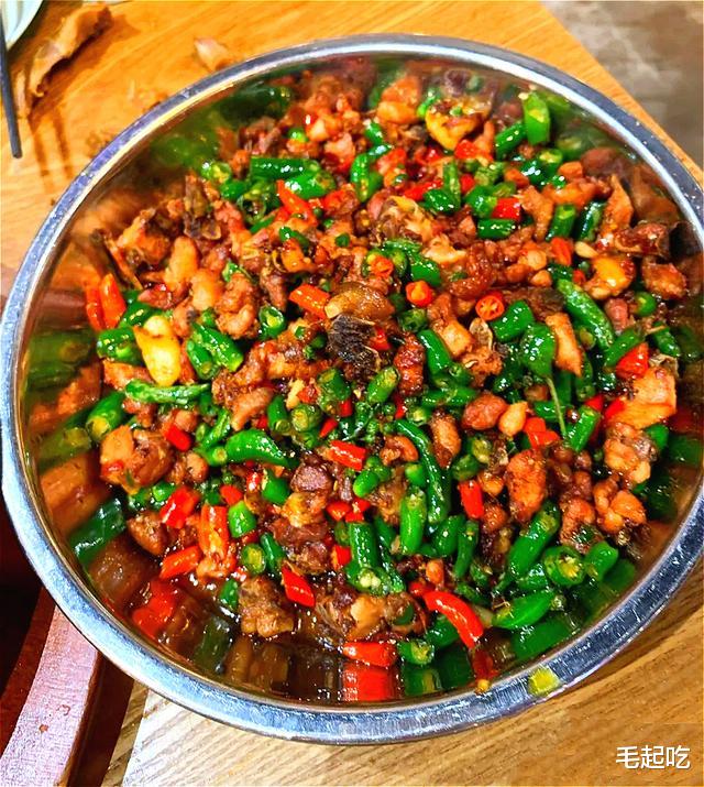 土豆▲“坐”轿子的辣子鸡！排名第一的蒜泥白肉！成都著名的老字号川菜