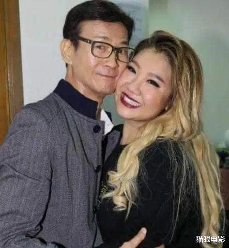 郑欣宜▲郑欣宜晒祖孙三人合照，令人泪目，祝母亲祖母节日快乐