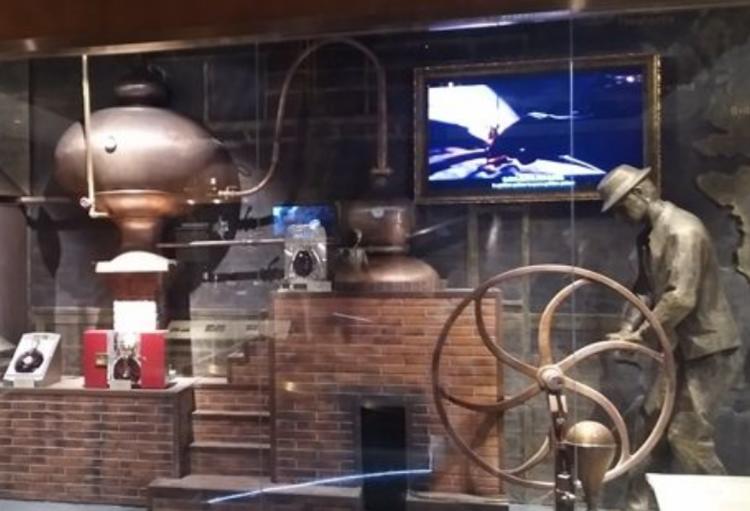 市值|茅台遭官方“点名”，53度飞天破3千元，万亿市值真成泡沫了？