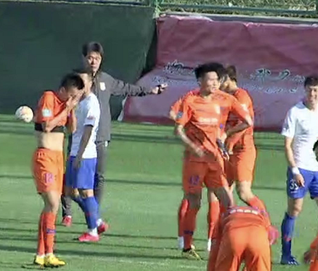 【美国】鲁能队内热身吴兴涵传射，李霄鹏当裁判，官方确认费莱尼确诊