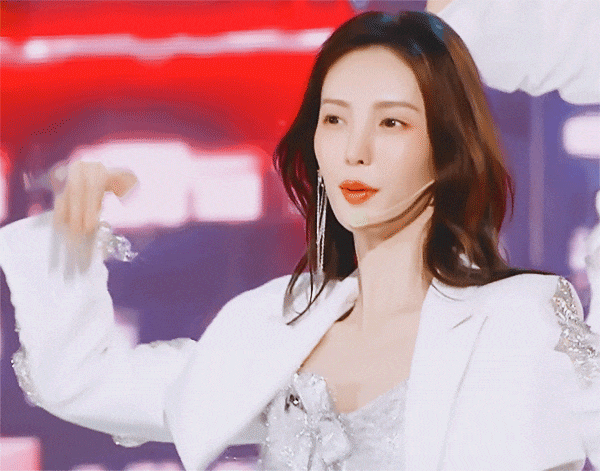 『肖战』《乘风破浪的姐姐》主题曲来袭！万茜力压蓝盈莹张雨绮宁静位居C位，超仙气