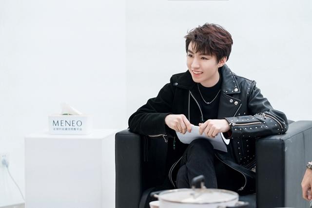 #酷我#王俊凯《乐队》曝花絮 解锁铆钉流苏双拼皮衣造型