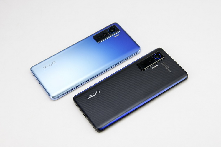 iqoo|120Hz+120W快充，iQOO以新旗舰开启新时代