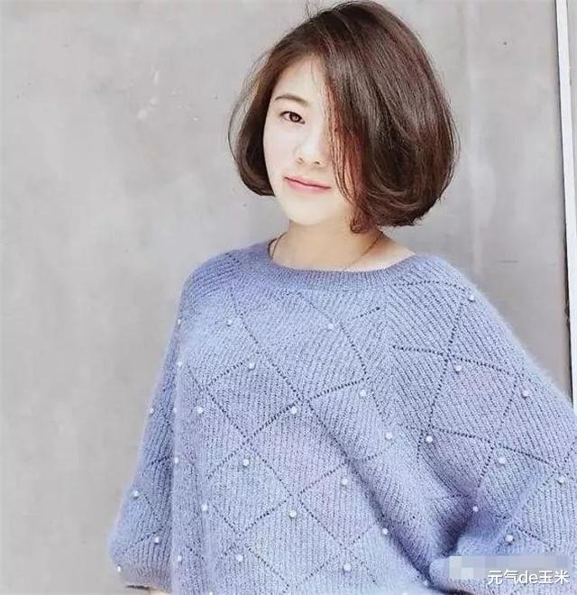 发型|上年纪的女人别乱折腾头发,今秋流行这4款发型,显脸小又显年轻