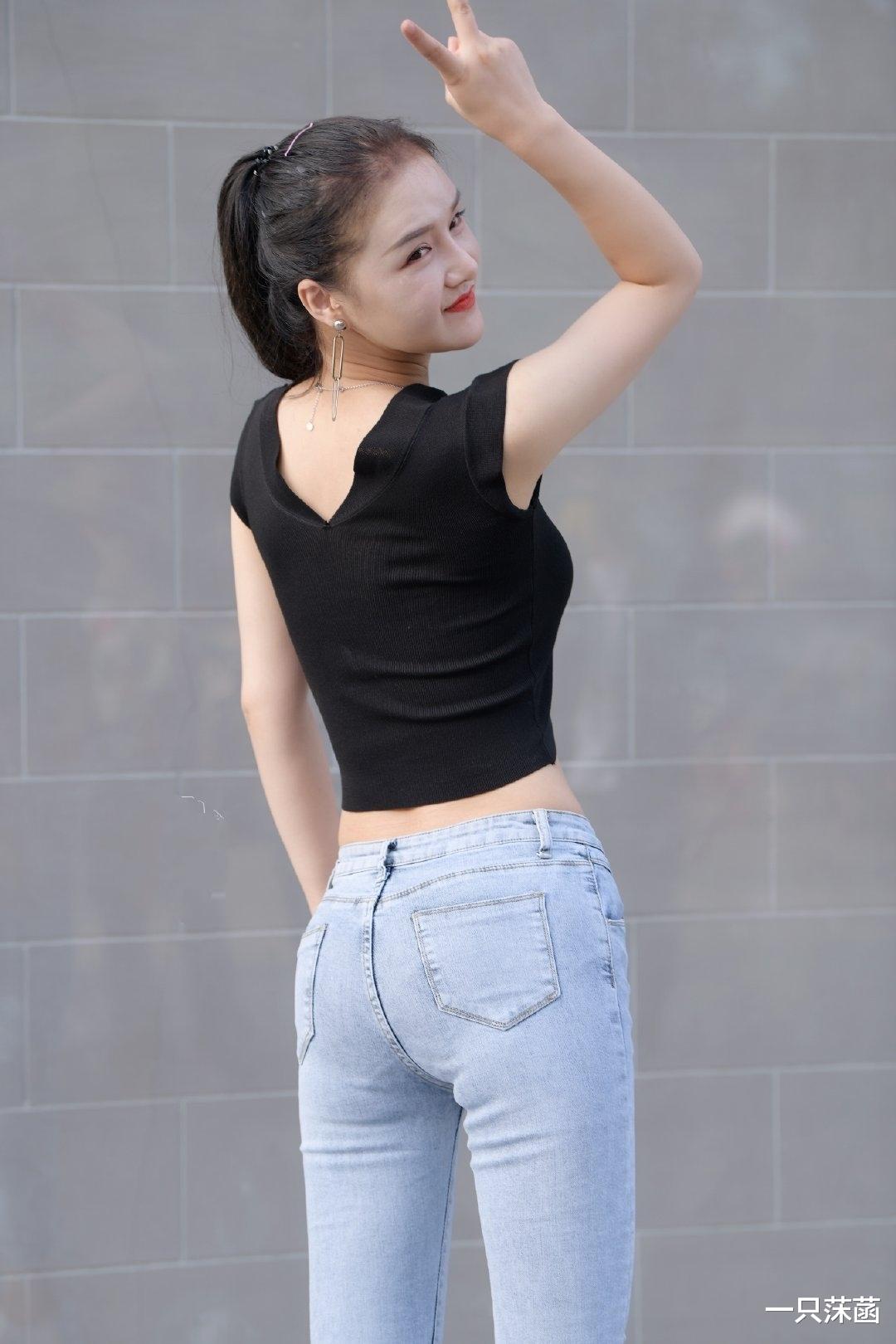 |灰蓝色修身裤，质感高级，设计感十足