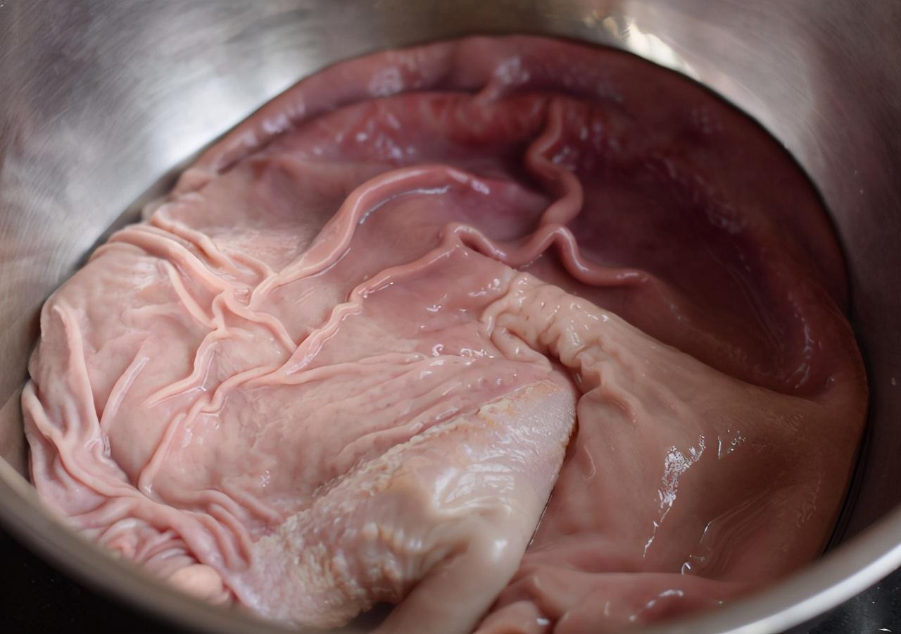 猪肚|洗猪肚时，有人放盐，有人放碱，都不对！这么做，腥臭全无真干净